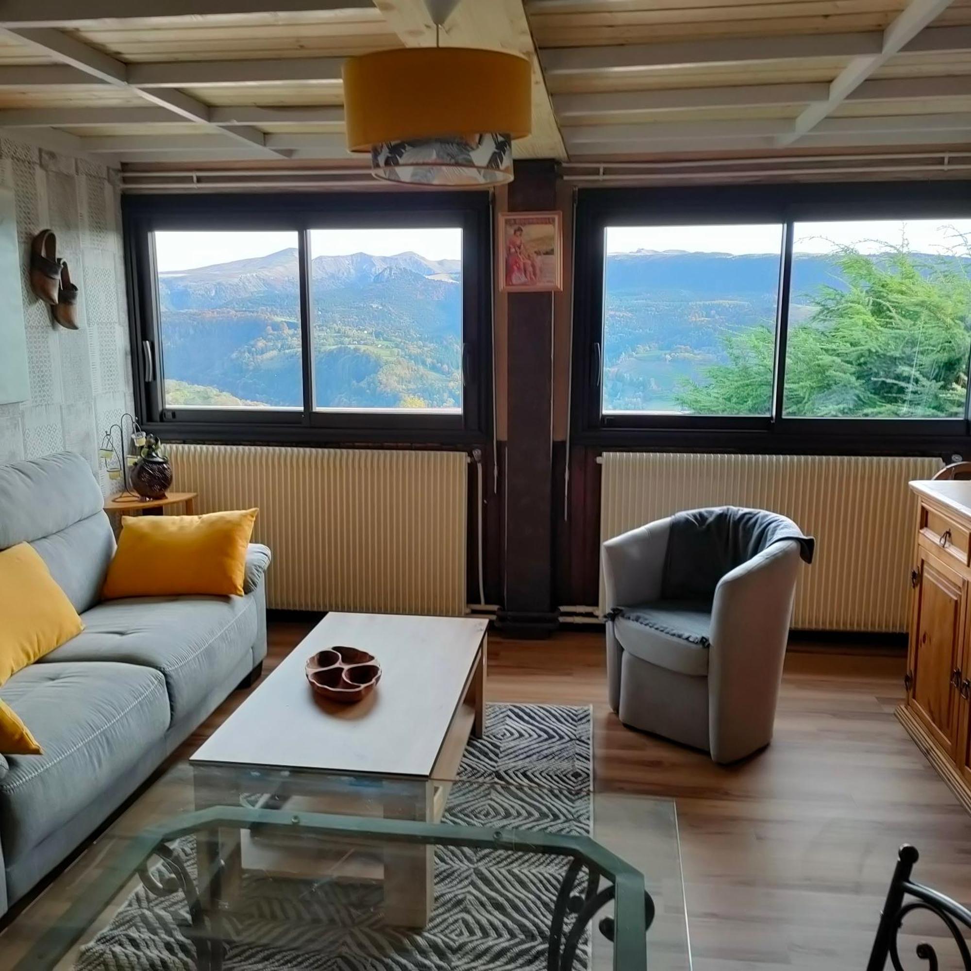 Grand Appartement Vue Magnifique Murat-le-Quaire Esterno foto