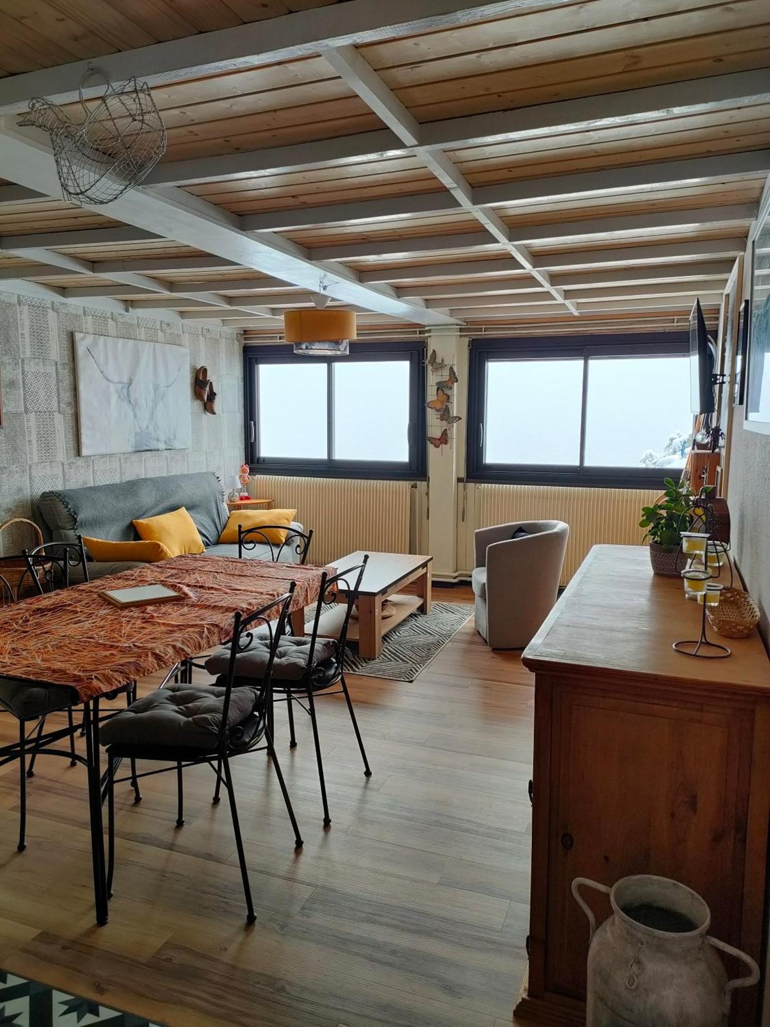Grand Appartement Vue Magnifique Murat-le-Quaire Esterno foto